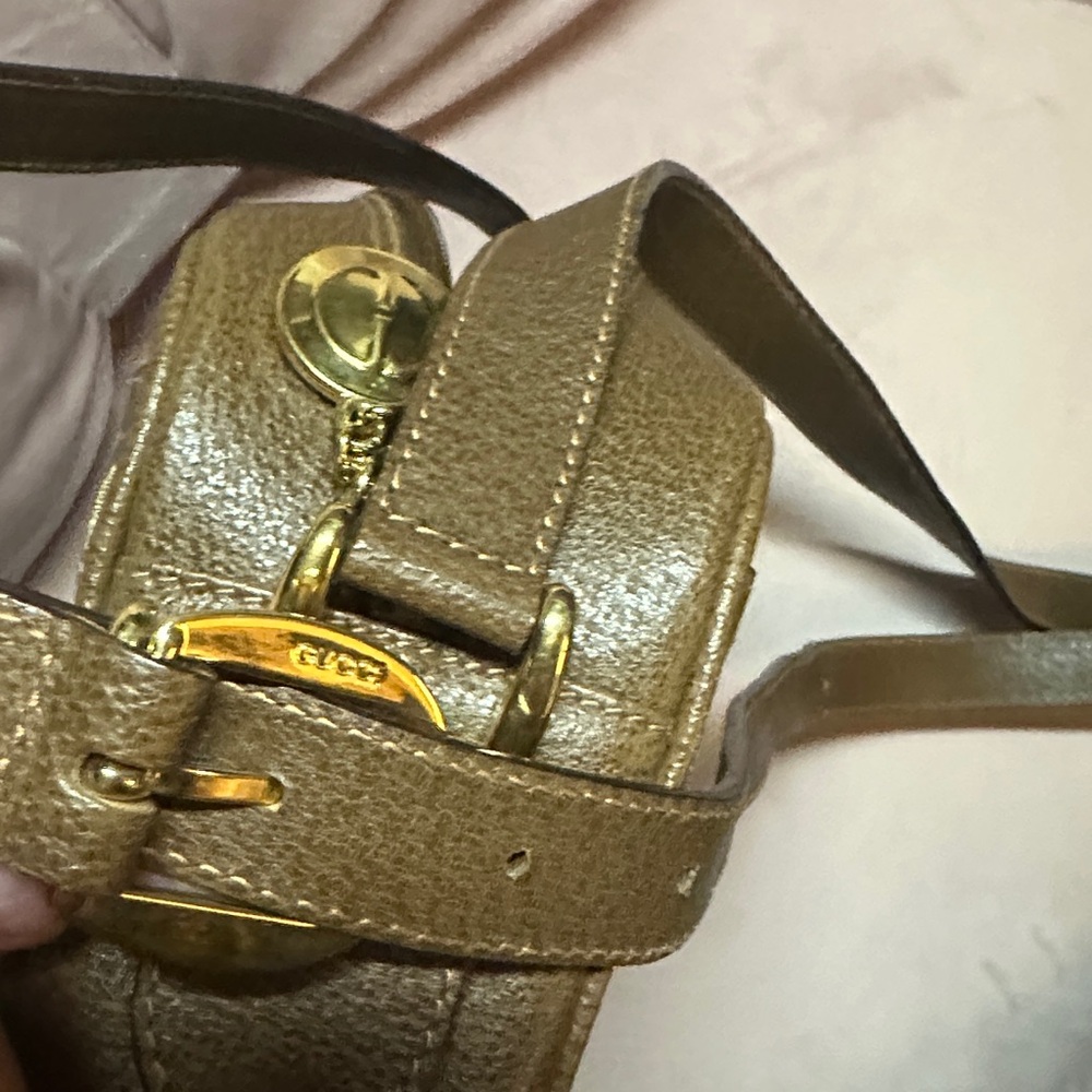Gucci Shoulder Bag 2 1/2 x 9x 6 1/2 outside in excellent condition - Picture 10 of 10